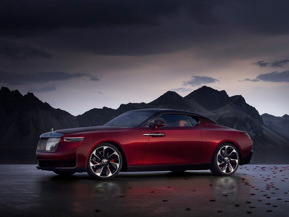 The Enchanting Elegance of the 2024 Rolls-Royce La Rose Noire and its Removable Audemars Piguet Watch