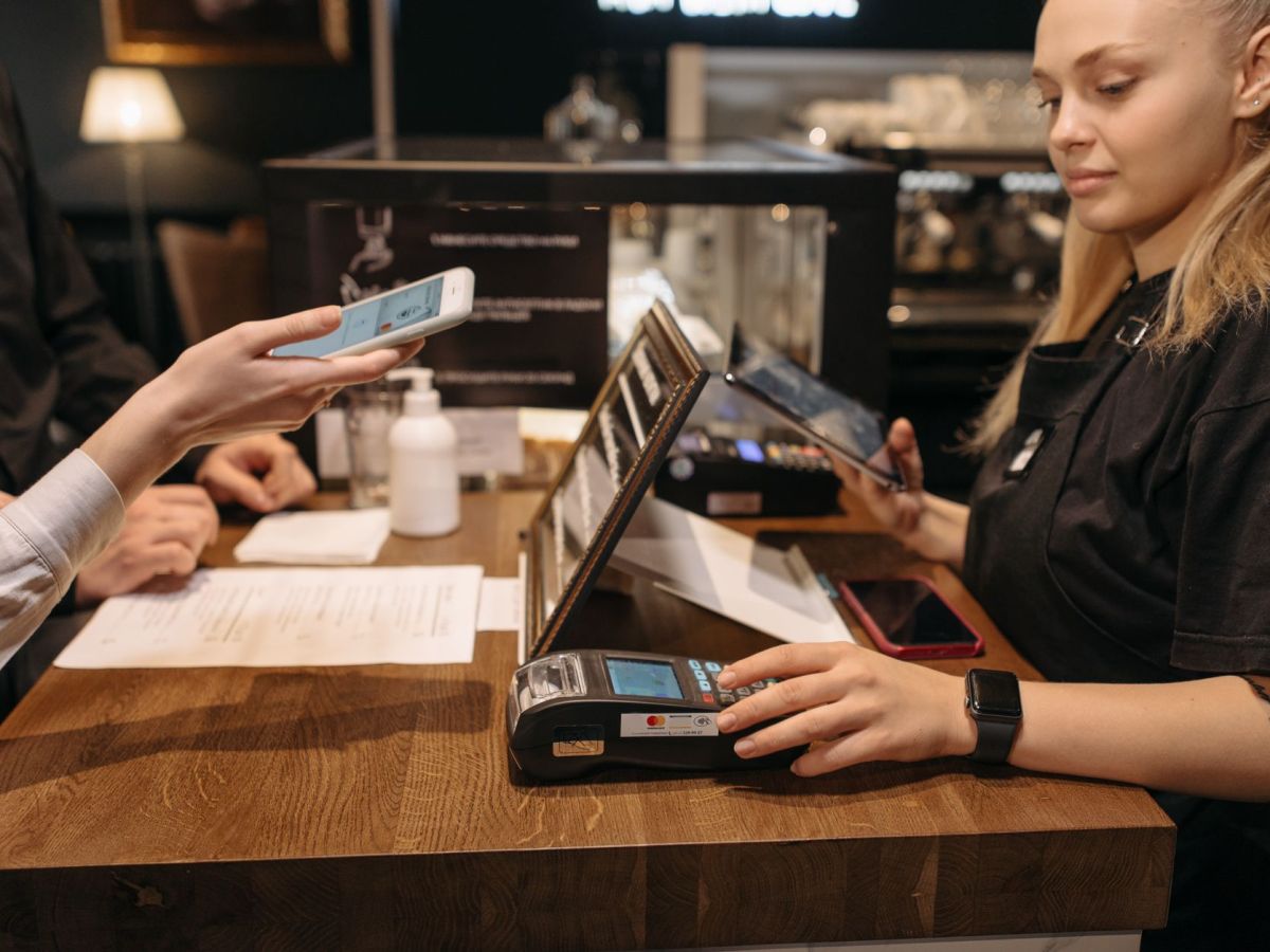 Russian Banks Accelerate Digital Ruble Integration Across Mobile Platforms