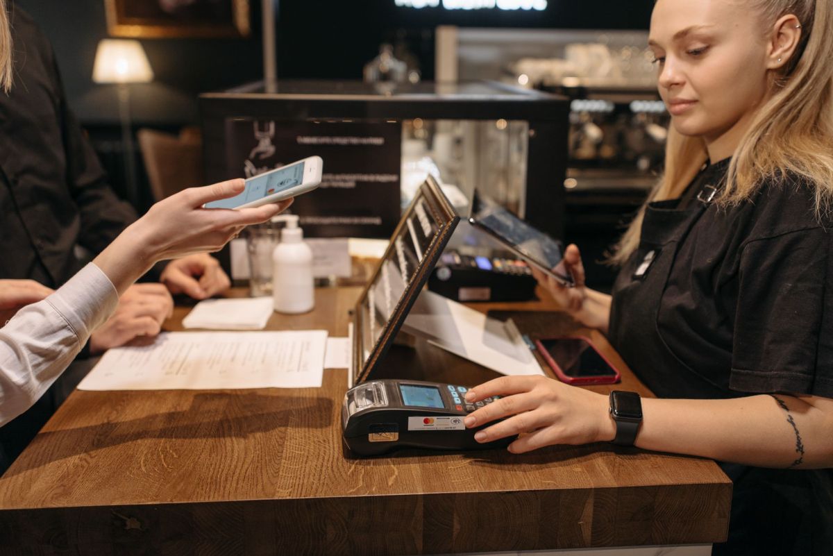 Russian Banks Accelerate Digital Ruble Integration Across Mobile Platforms